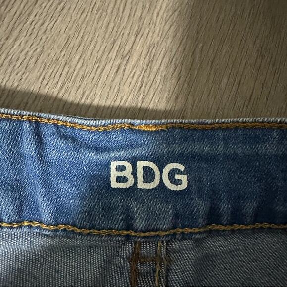 Urban Outfitters BDG Medium Wash High Rise Short Shorts Size 24‎ - Picture 4 of 8